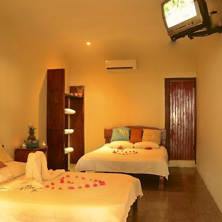Claudio & Gloria Beach Front Rooms Playas del Coco 외부 사진